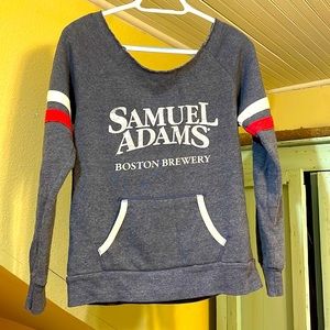Wide neck sweatshirt